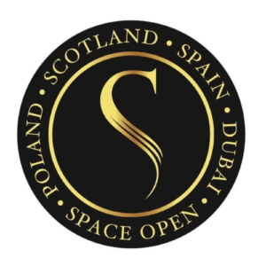 Logo Space Open – konferansjer i spiker turnieju golfowego oraz ceremonii wręczenia nagród Mariusz Rusin