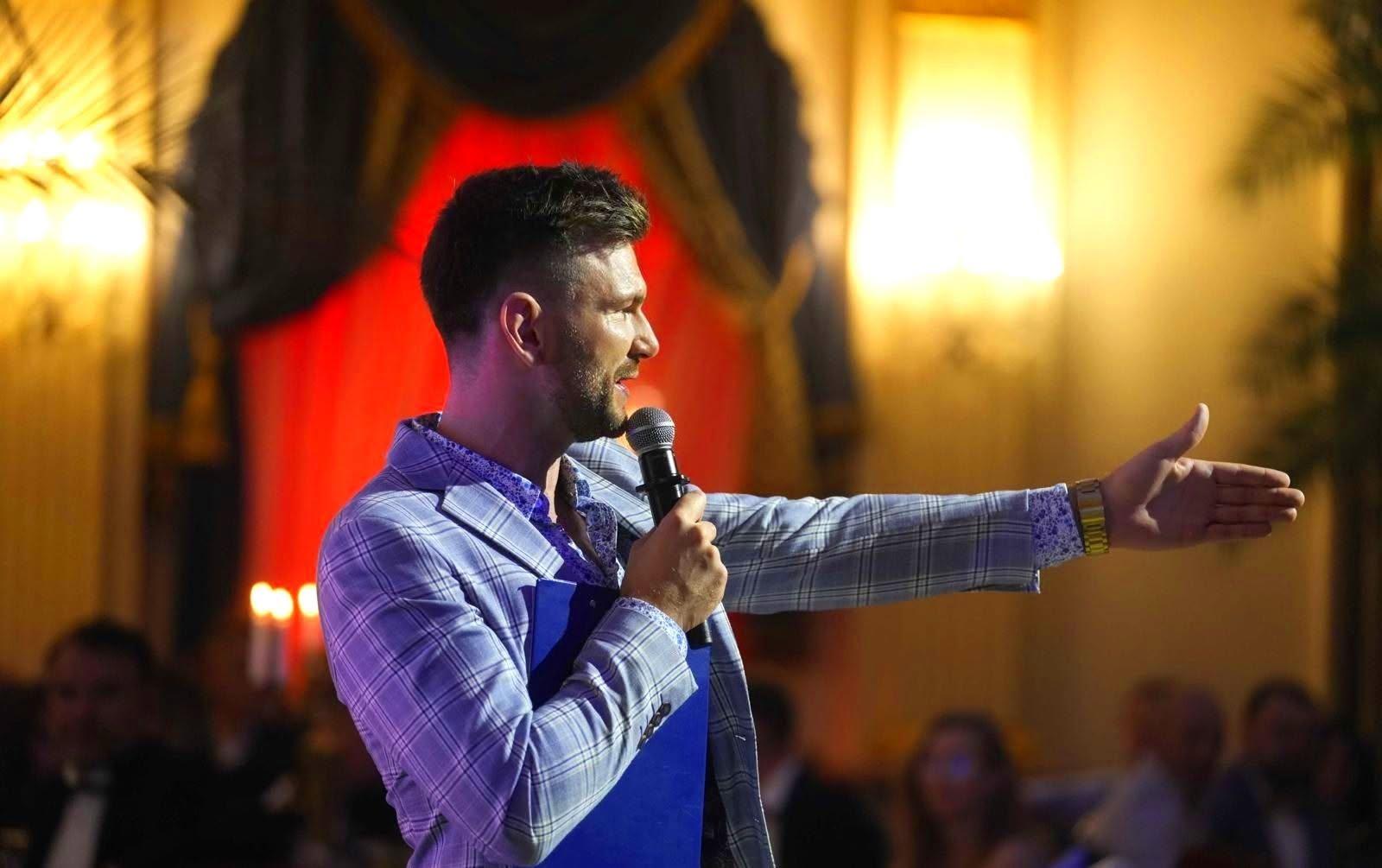 Mariusz Rusin – prowadzenie licytacji charytatywnej na rzecz domu dziecka podczas Balu Francuskiego